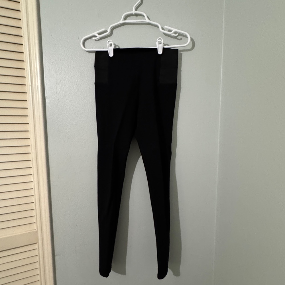 Small black legging-pants